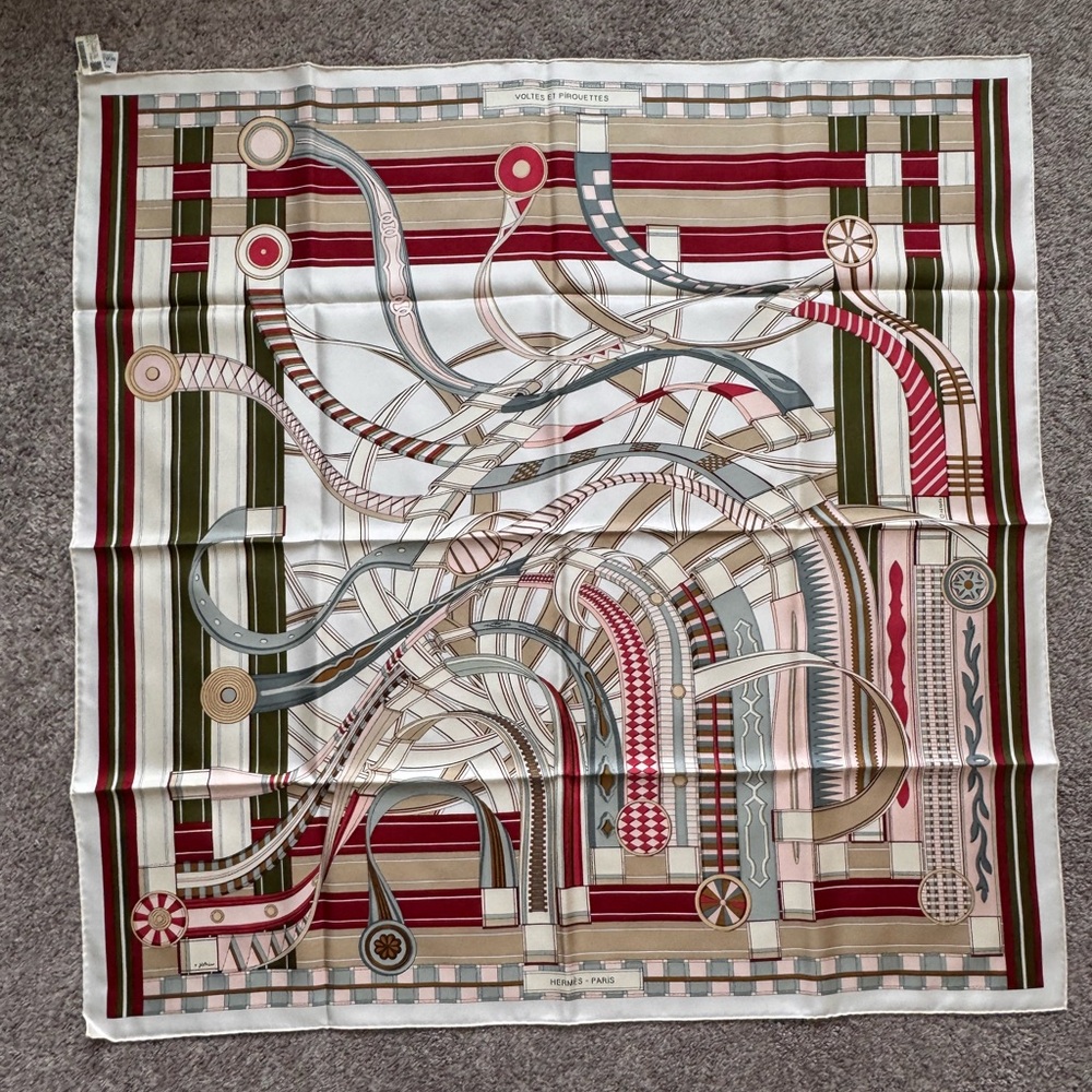 Hermès Silk Scarf with Geometric Design 90 - Picture 2 of 4